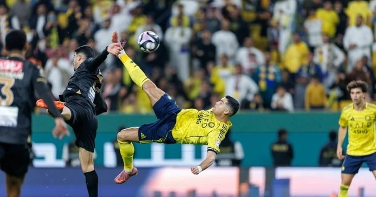 Phản ứng của Ronaldo sau siêu phẩm "xe đạp chổng ngược"