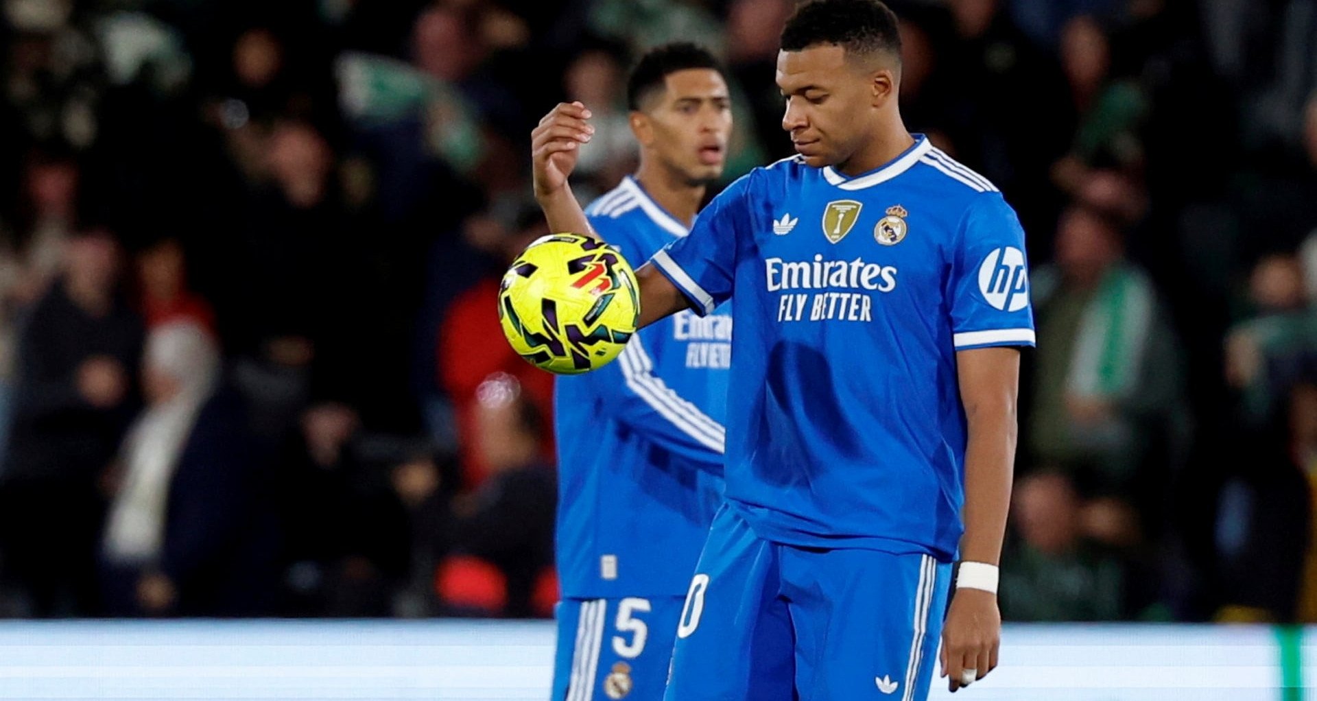 Real Madrid hòa may Elche: Alonso và Mbappe cùng xuống mặt đất