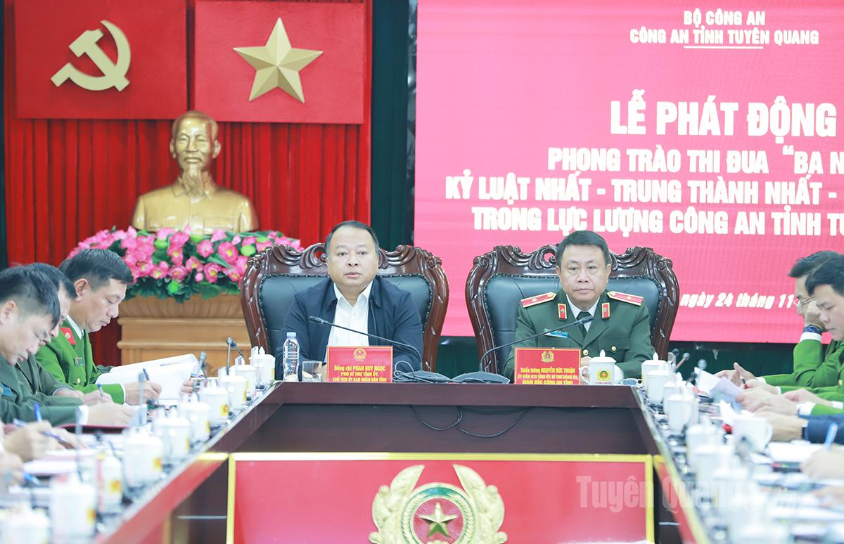 Președintele Comitetului Popular Provincial, Phan Huy Ngoc, și generalul-maior Nguyen Duc Thuan, directorul Departamentului de Poliție Provincial, au participat la ceremonia de lansare.