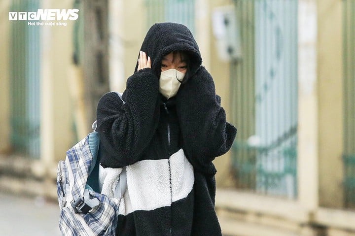 Le Nord s'apprête à connaître une vague de froid ; à Hanoï, les températures minimales sont de 13 à 15 °C. (Illustration : Khong Chi)