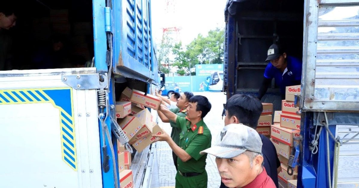 Công an Đồng Nai mở nhiều điểm tiếp nhận hàng cứu trợ đồng bào bị lũ lụt