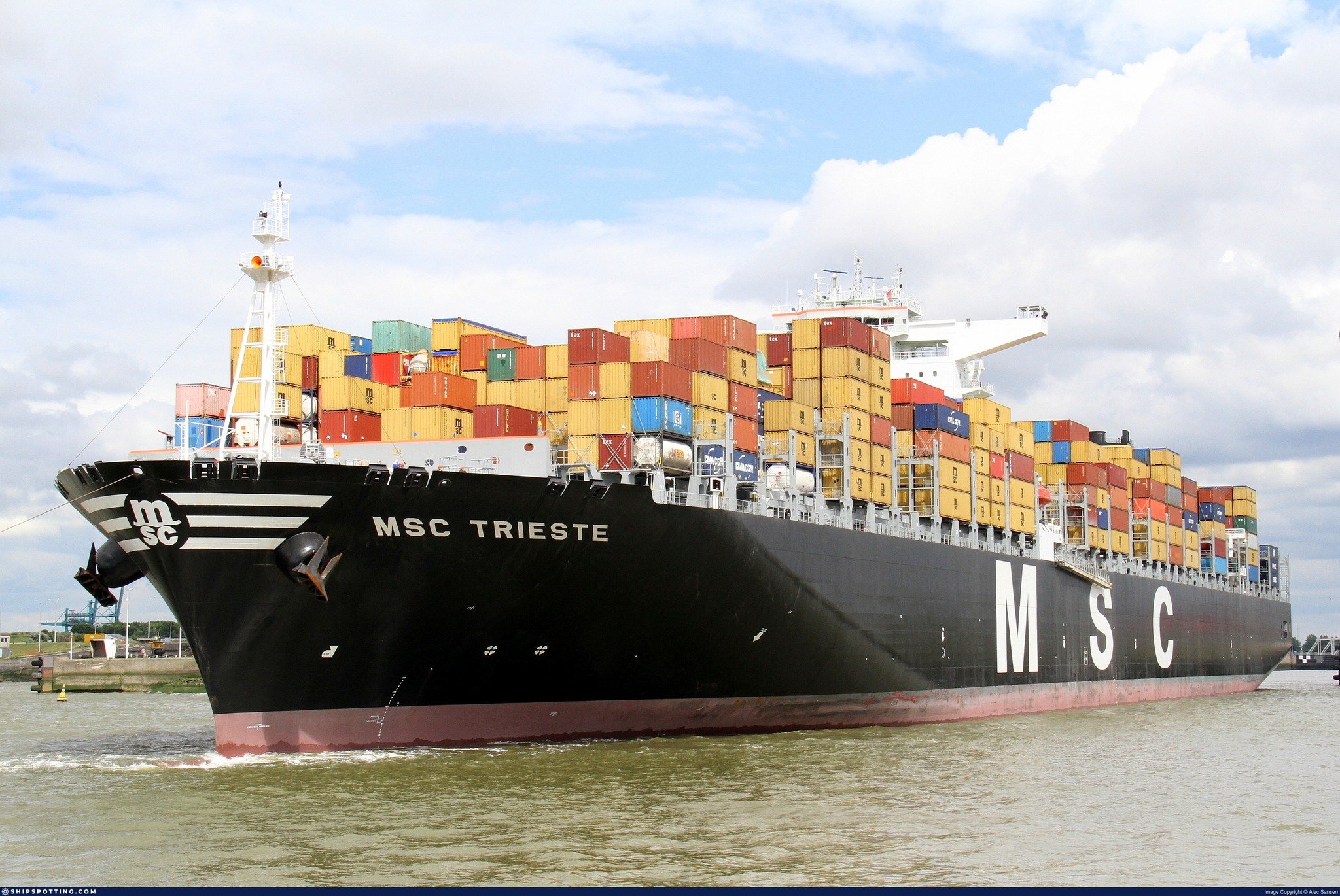 Cảng HTIT ghi nhận thêm kỷ lục mới khi khai thác tàu MSC TRIESTE