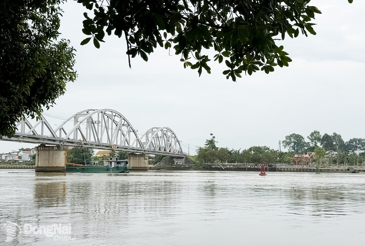 Mực nước trên hệ thống sông Đồng Nai hạ thấp dần