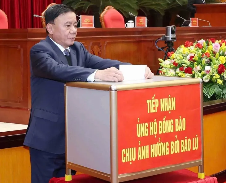 Tổng Bí thư Tô Lâm và các đại biểu quyên góp ủng hộ đồng bào bão lũ - Ảnh 3.