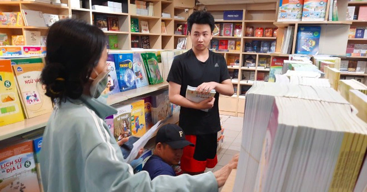 Chọn bộ sách giáo khoa theo cấp học: Giải pháp dung hòa, tránh độc quyền