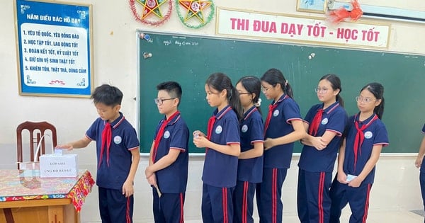 Học sinh Thủ đô hướng về miền Trung, Tây Nguyên ruột thịt