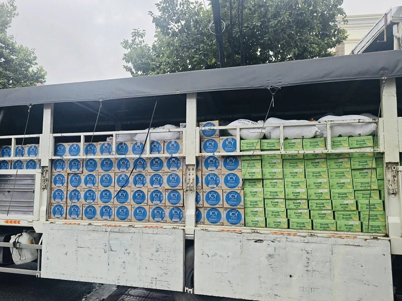 Vinamilk គាំទ្រផលិតផលអាហារូបត្ថម្ភចំនួន 48 តោនភ្លាមៗដល់ប្រជាជននៅតំបន់លិចទឹកនៃតំបន់ខ្ពង់រាបកណ្តាល និងកណ្តាល។