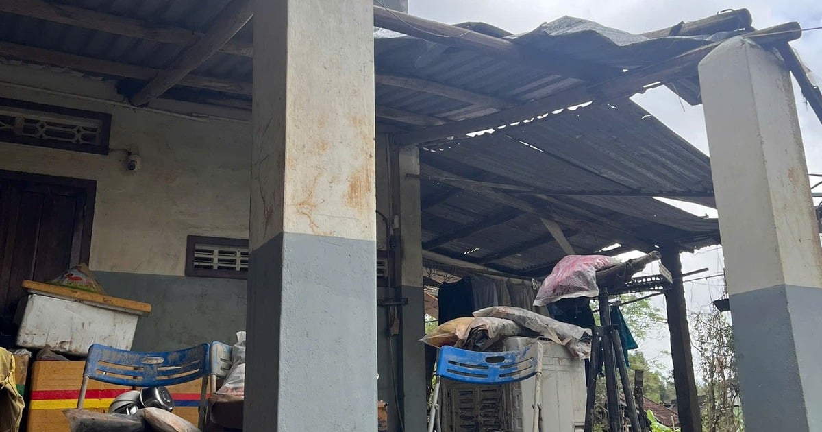 Cứu trợ miền Trung: Thùng nước của thầy giáo và tấm lòng người Phú Yên