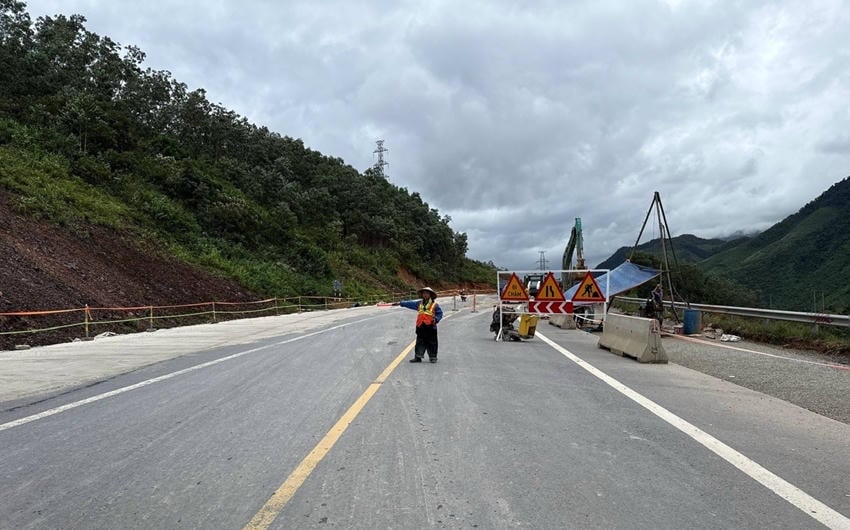 Réglementation de la circulation sur l'autoroute La Son - Hoa Lien