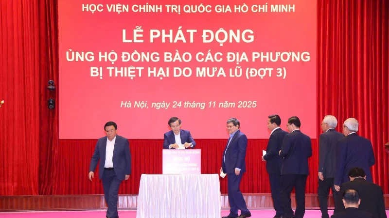 Học viện Chính trị quốc gia Hồ Chí Minh hỗ trợ đồng bào các địa phương bị thiệt hại do mưa lũ