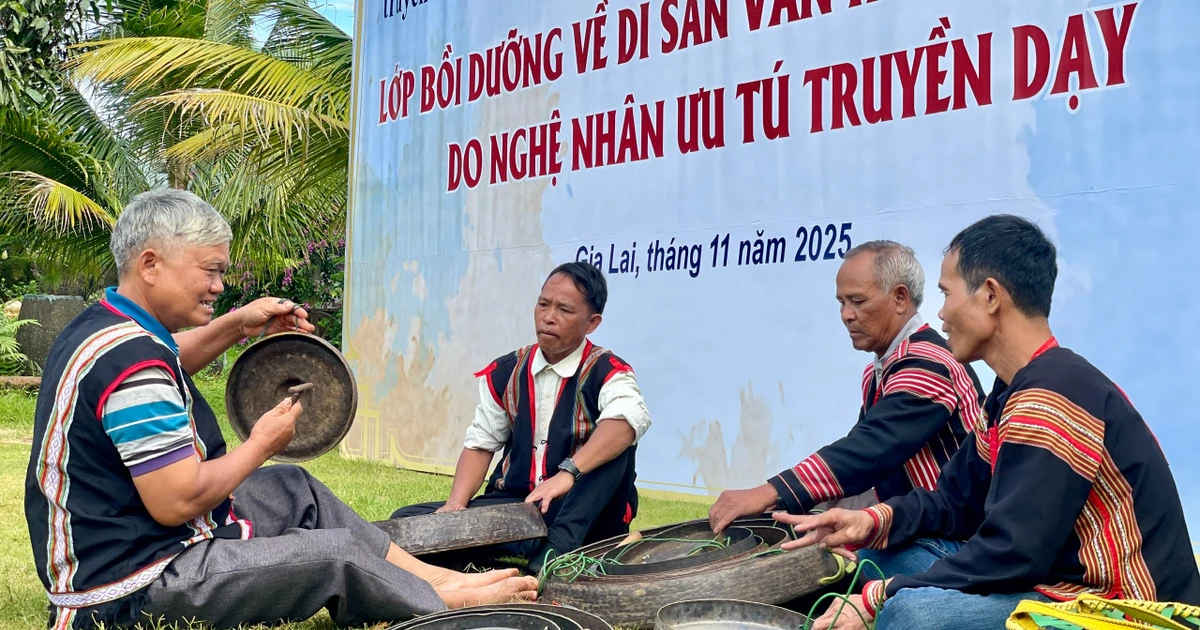 Gia Lai mở lớp truyền dạy nghề dệt thổ cẩm, chỉnh chiêng