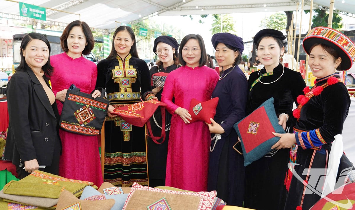 Trưng bày, kết nối tiêu thụ sản phẩm của hội viên phụ nữ Thái Nguyên