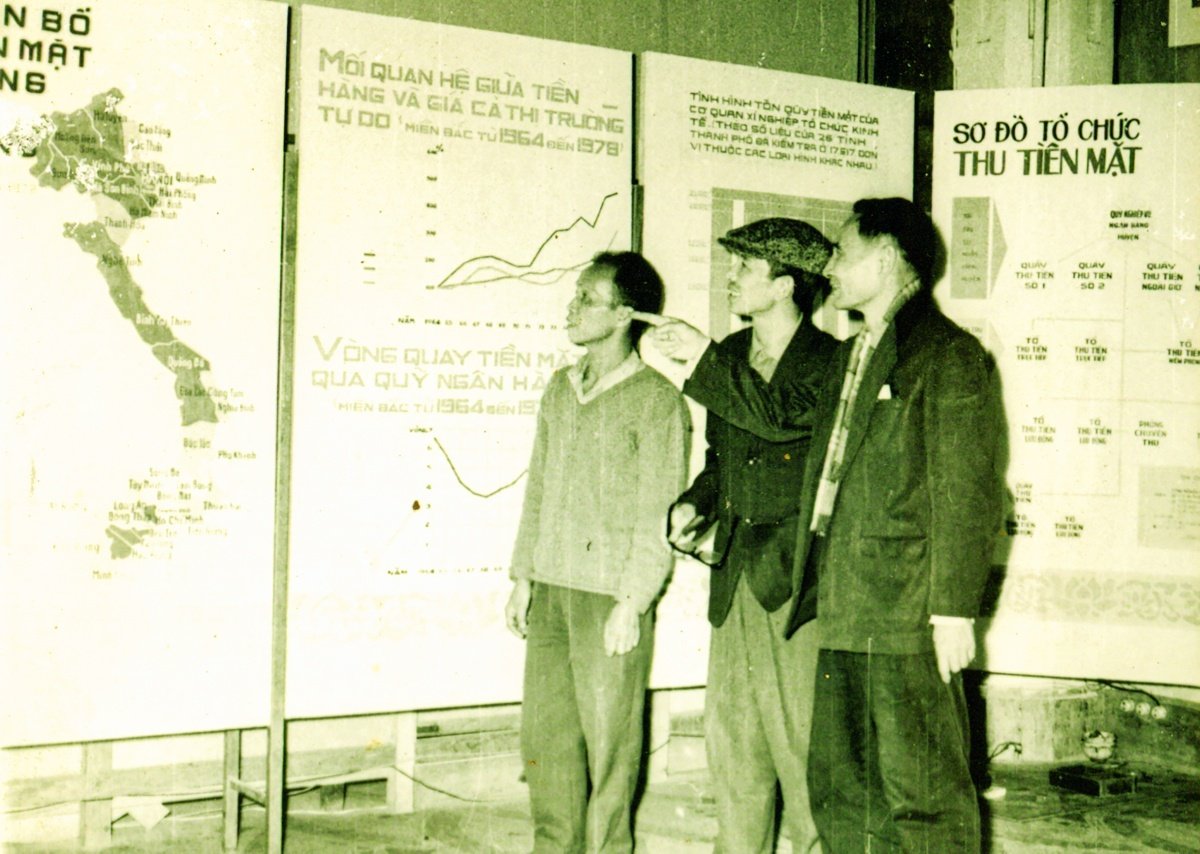 Gian trưng bày ngành Ngân hàng tại Triển lãm 15 năm Thành lập Việt Nam Dân chủ Cộng hòa (1945-1960)