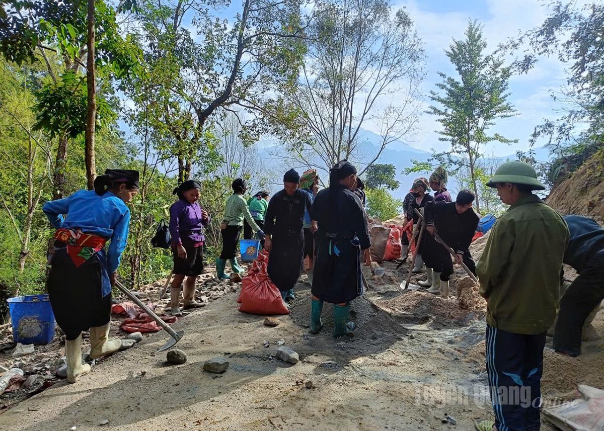Ban Commune Gazdálkodók Egyesülete Beton Útépítő Gép