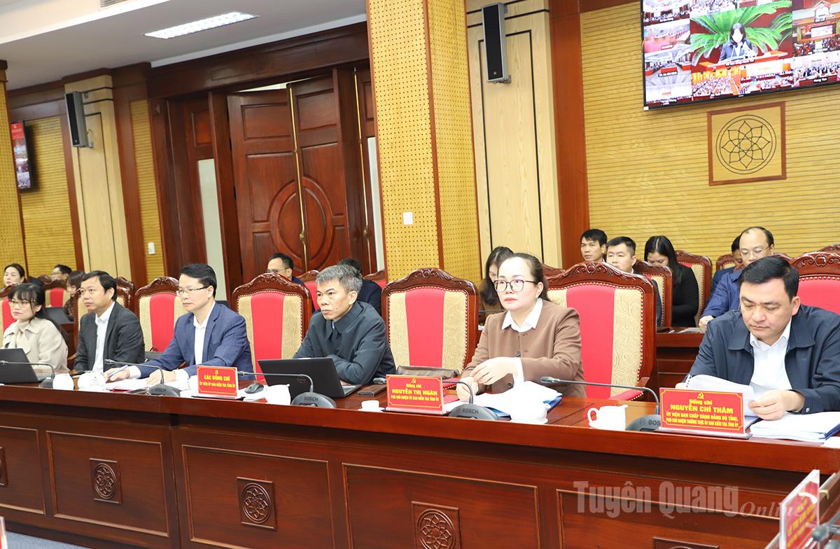 ผู้แทนเข้าร่วมการประชุม ณ สะพานจังหวัดเตวียนกวาง