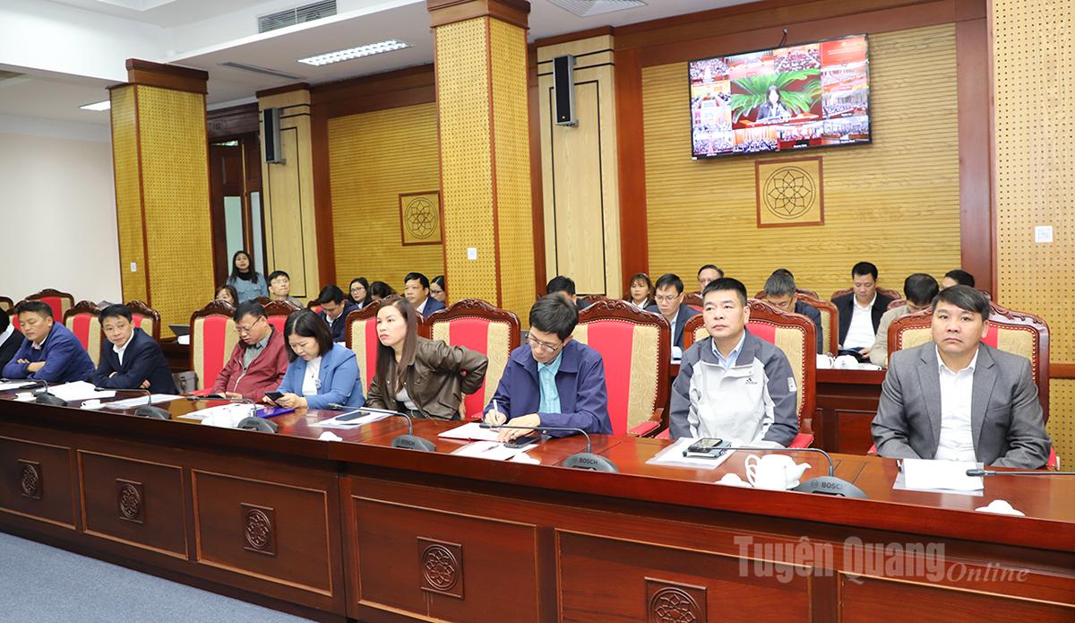 ผู้แทนเข้าร่วมการประชุม ณ สะพานจังหวัดเตวียนกวาง