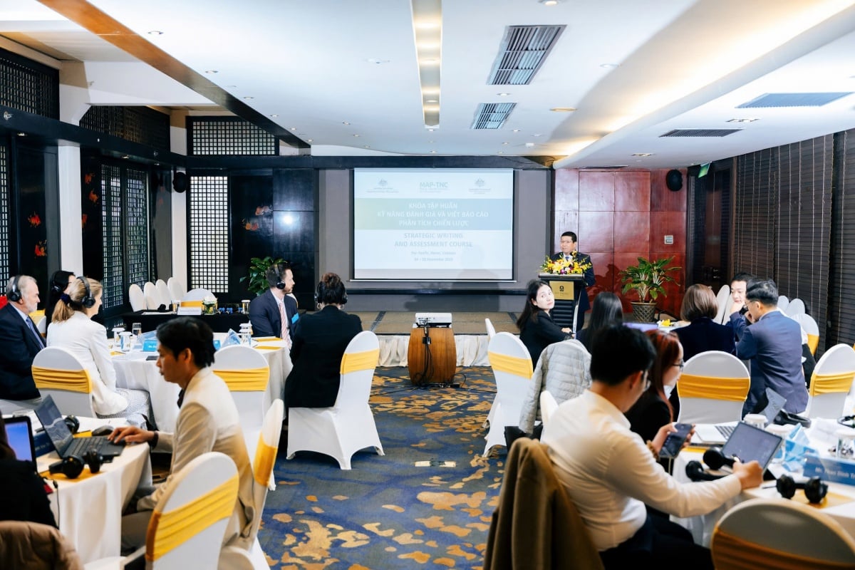 Khóa học còn vinh dự có sự tham gia của các cán bộ của các bộ, ngành liên quan.