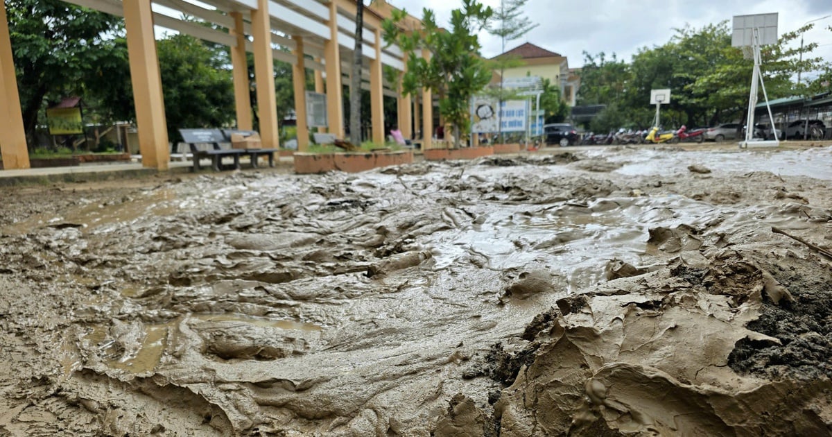 Khánh Hòa: Trường học vật lộn với bùn, nước yếu, kêu gọi khẩn tình nguyện viên