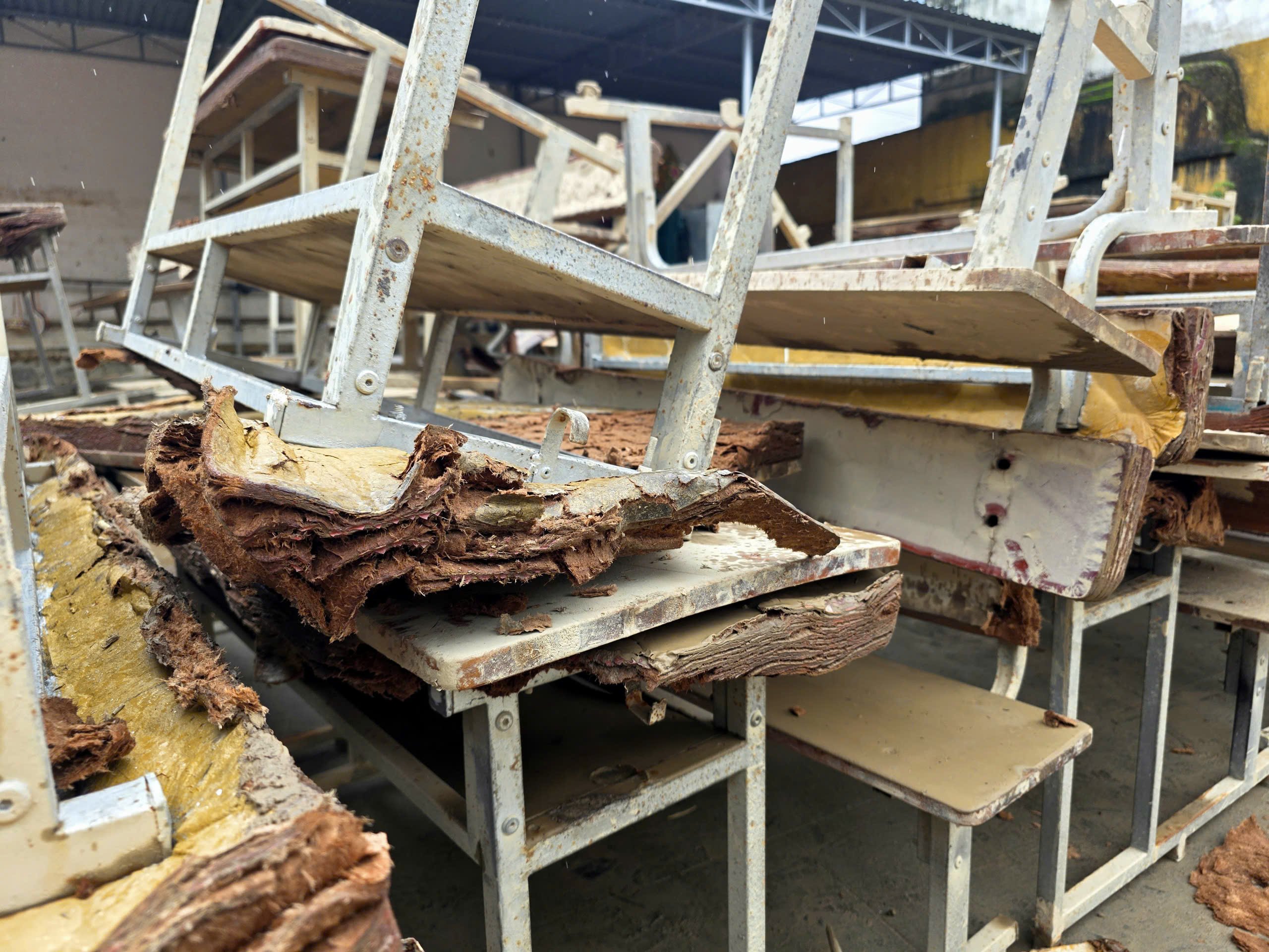 Khánh Hòa: Trường học vật lộn với bùn, nước yếu, kêu gọi khẩn tình nguyện viên - Ảnh 9.