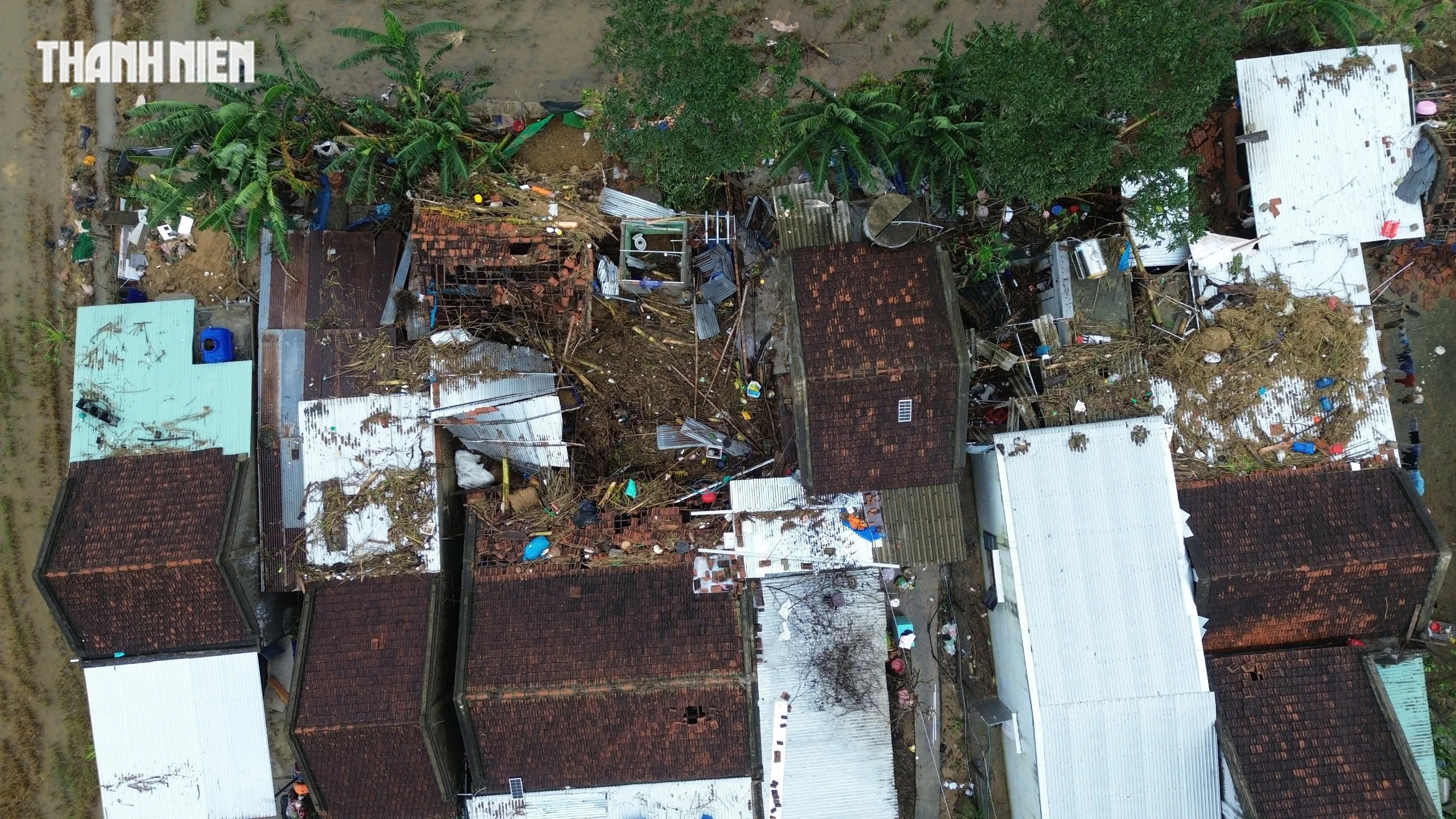 Rốn lũ Hòa Thịnh nhìn từ flycam: Làng quê ngổn ngang sau nước rút