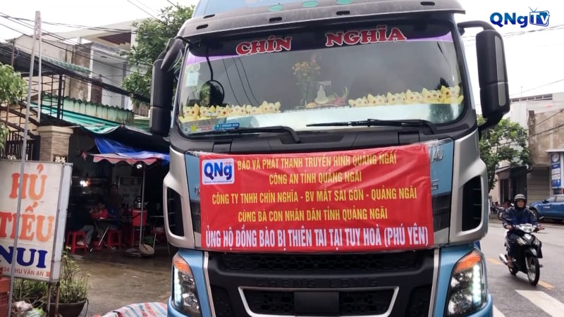 Vận chuyển hơn 50 tấn nhu yếu phẩm đến tâm lũ Đắk Lắk