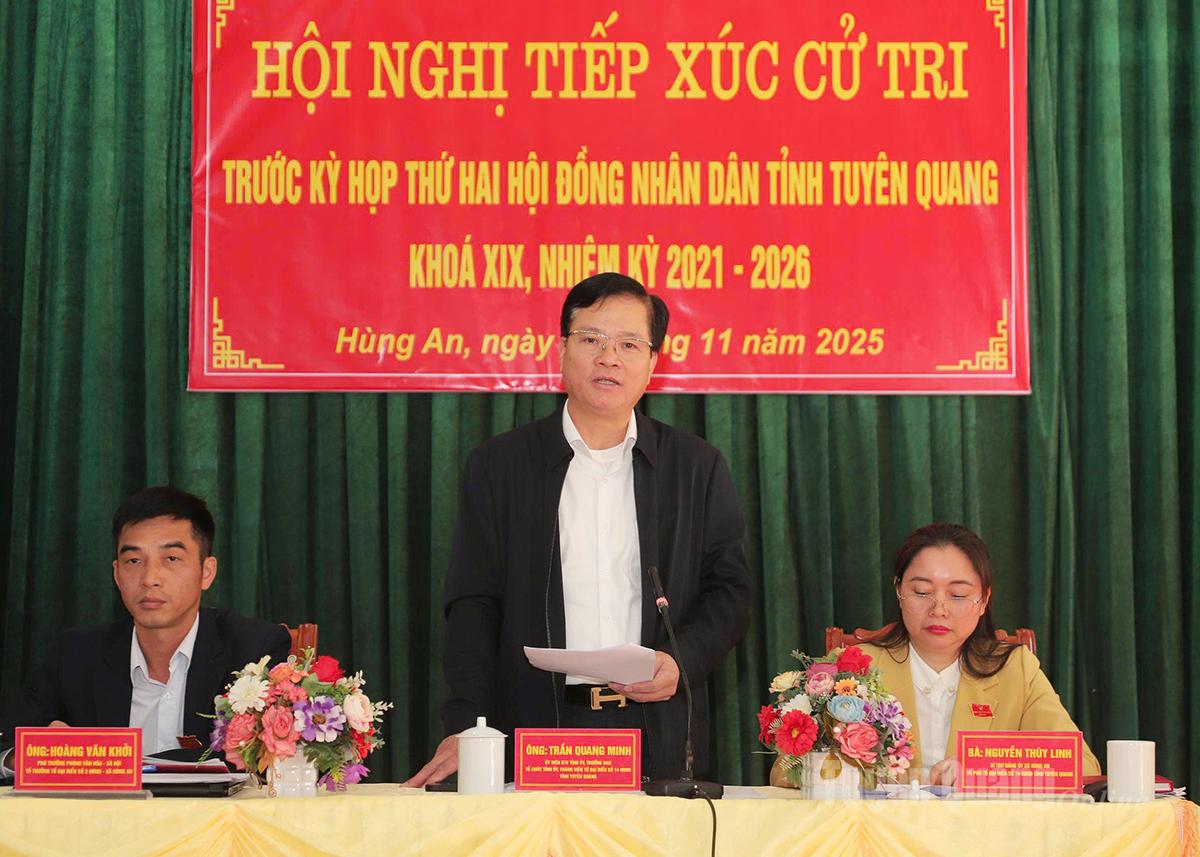 Trưởng Ban Tổ chức Tỉnh uỷ Trần Quang Minh tiếp xúc cử tri xã Hùng An