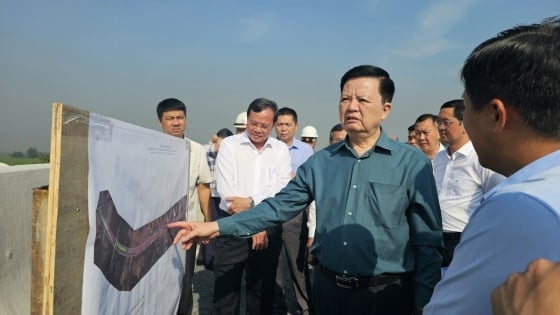 Phó Thủ tướng Mai Văn Chính kiểm tra dự án đường Vành đai 3 TP.HCM