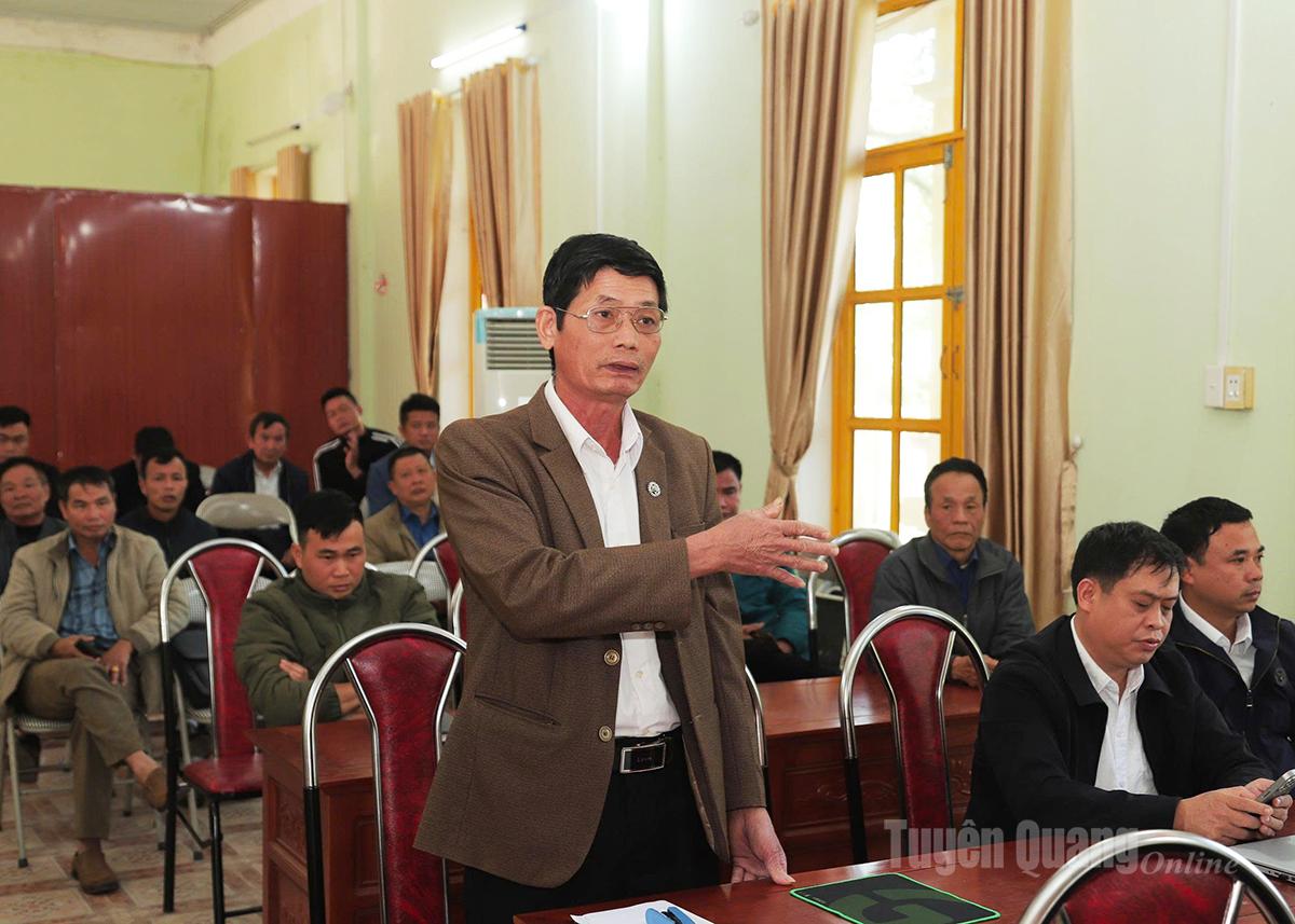 Velger Hua Trung Thuc, landsbyen Tan Tien, Hung An kommune, foreslo saker knyttet til gjennomføringen av motorveiprosjektet Tuyen Quang - Ha Giang.