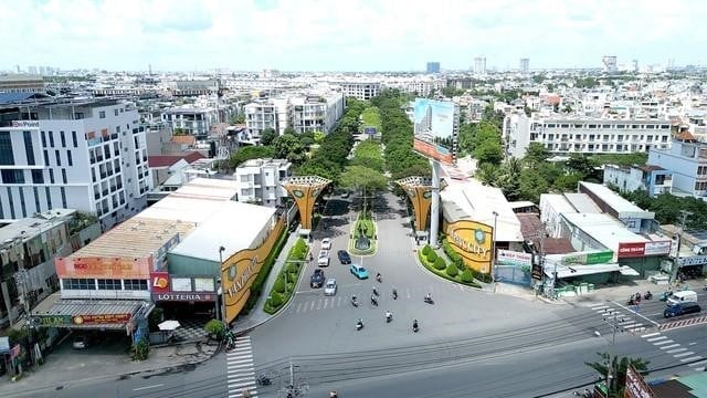 Van Phuc City tọa lạc ngay mặt tiền Quốc lộ 13. Ảnh: Vạn Phúc.