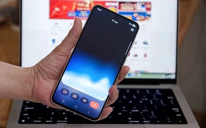 Gemini Live giúp bạn tránh bẫy mua sắm cuối năm