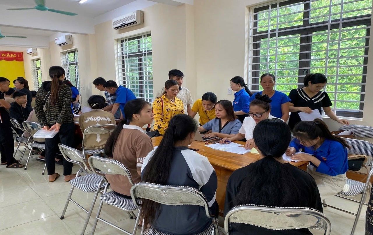 De provincie Thai Nguyen biedt arme werknemers actief ondersteuning bij het vinden van werk en het stabiliseren van hun leven.