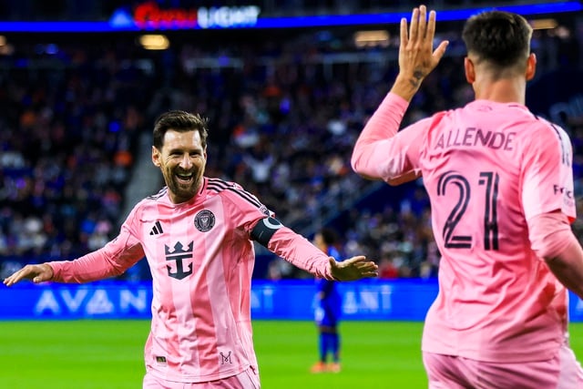 Messi rực sáng đưa Inter Miami vào chung kết MLS Cup, Ronaldo cũng lập siêu phẩm - Ảnh 1.
