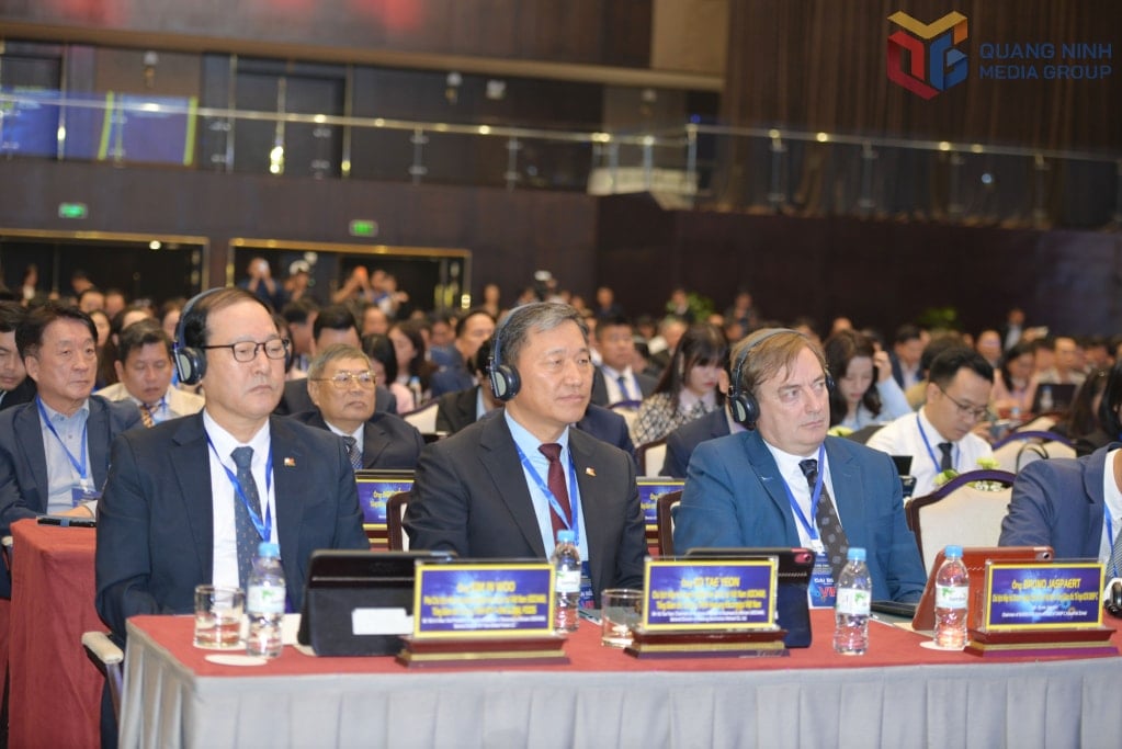 De nombreuses entreprises et investisseurs internationaux ont participé à la conférence.