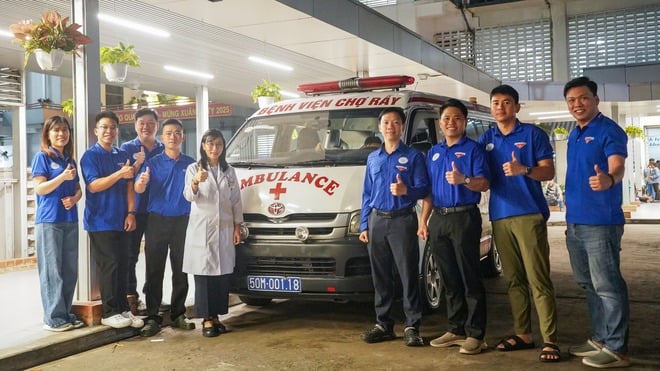 Bệnh viện Chợ Rẫy lên đường vào tâm lũ, hỗ trợ đồng bào miền Trung- Ảnh 4.