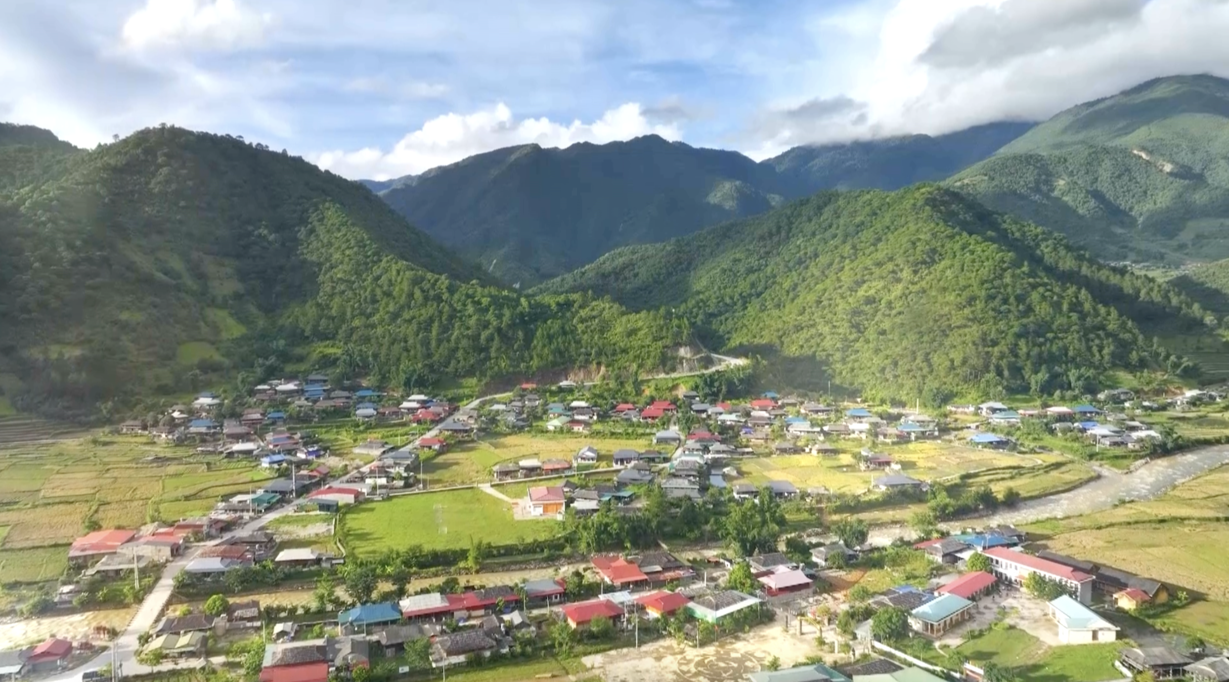  Những mầm xanh giữ hồn. Then của. người Thái ở. Sơn La