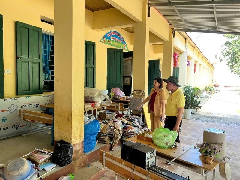 O Grupo Vingroup continua a contribuir com mais 500 bilhões de VND em auxílio à região Central, elevando a contribuição total para 1 trilhão de VND.