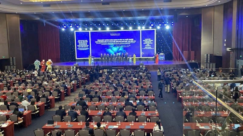 Konferencia jelenet.