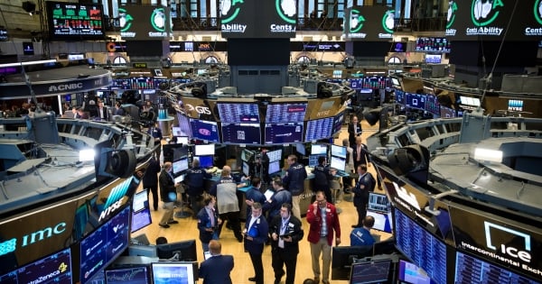 Sắc xanh trở lại trên Phố Wall, nhà đầu tư kỳ vọng Fed giảm lãi suất