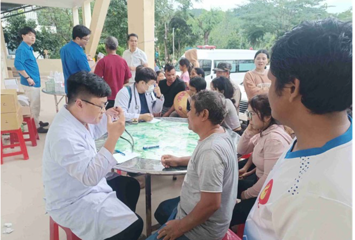 Gần 100 y bác sĩ TP.HCM lên đường chi viện sau lũ cho tỉnh Đắk Lắk - Ảnh 3.