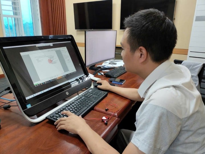 Phú Thọ kịp thời cấp chữ ký số công vụ giúp vận hành thông suốt chính quyền hai cấp - Ảnh 1.
