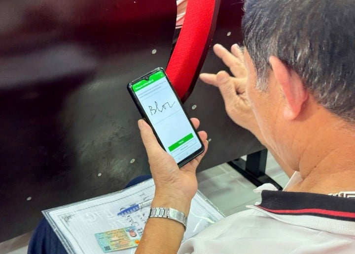 Phú Thọ kịp thời cấp chữ ký số công vụ giúp vận hành thông suốt chính quyền hai cấp - Ảnh 2.