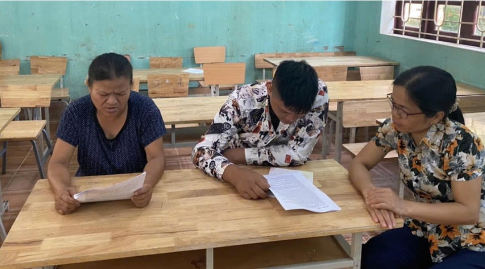 Students of literacy class in Lang Son.