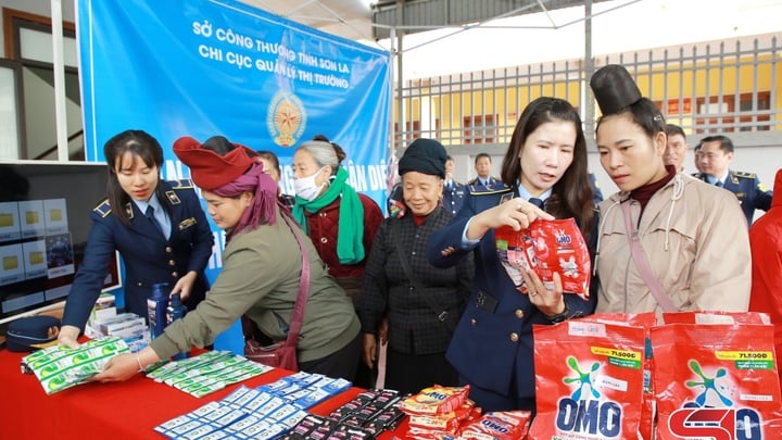 Đưa gian hàng "Nhận diện hàng thật, hàng giả" về cơ sở