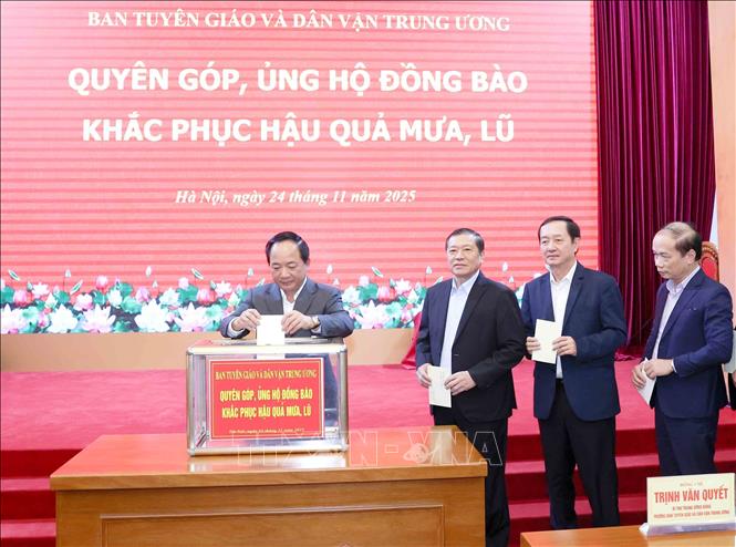 Chung tay ủng hộ đồng bào miền Trung - Tây Nguyên khắc phục hậu quả bão lũ