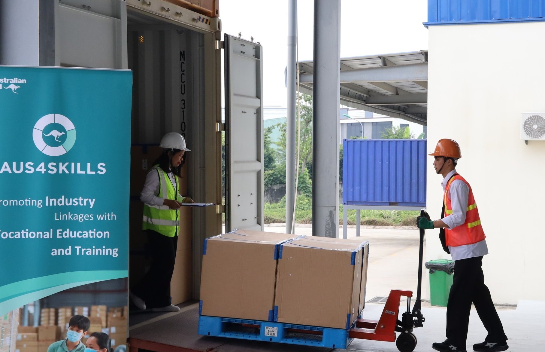 Hợp tác với Australia đào tạo ngành logistics, Trường MIC1 đã áp dụng cách tiếp cận linh hoạt, mở rộng cơ hội việc làm cho nữ sinh và người khuyết tật. Ảnh: Phương Linh.