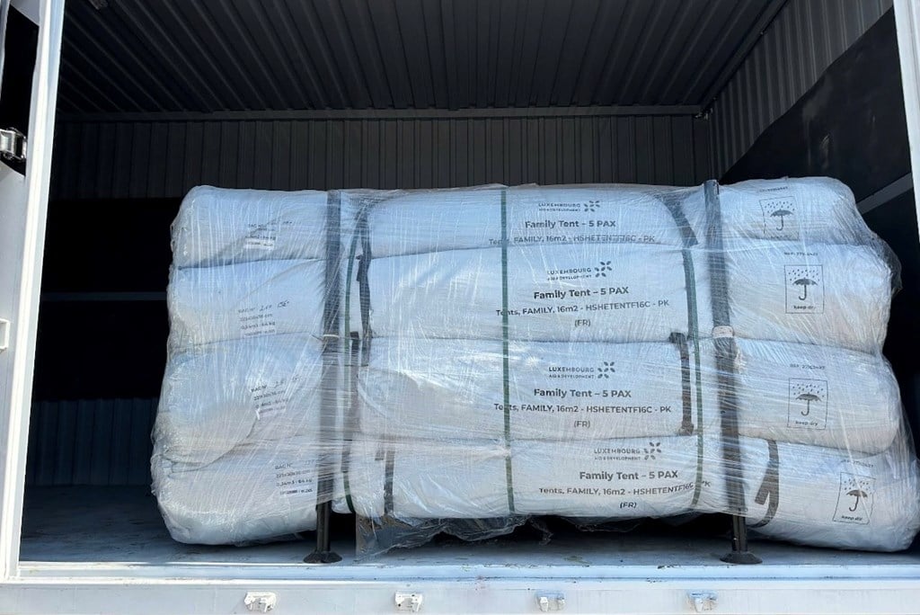 Tiếp nhận hàng cứu trợ của Liên minh châu Âu