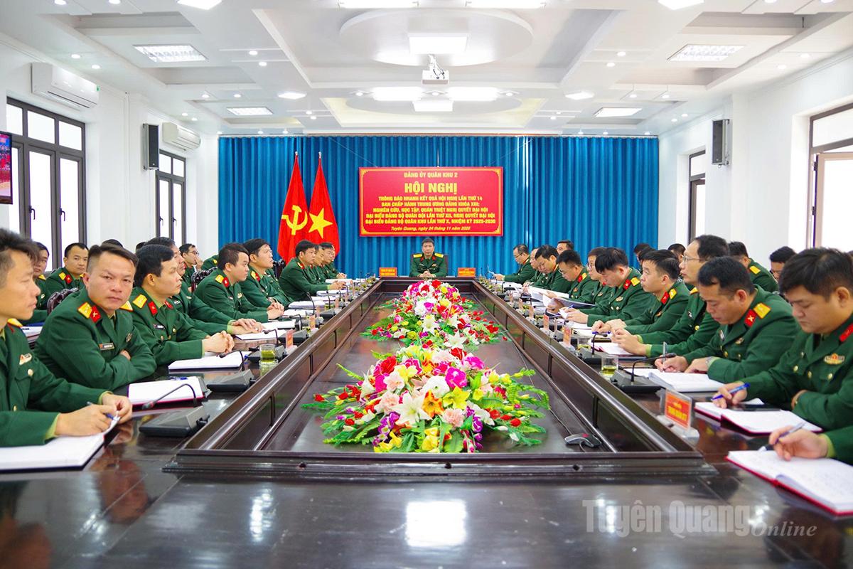 Delegasi yang menghadiri Konferensi di titik jembatan Komando Militer Provinsi.