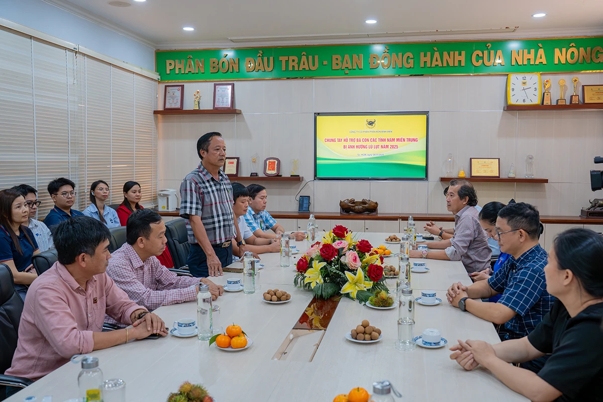 Binh Dien setzt weiterhin ein Soforthilfepaket in Höhe von 3,1 Milliarden VND für die von Überschwemmungen betroffenen Gebiete der südlichen Zentralregion bereit.