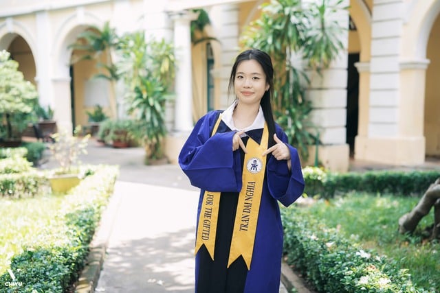 Vừa nhận học bổng chính phủ, nữ sinh TP.HCM san sẻ ngay cho đồng bào vùng lũ - Ảnh 4.