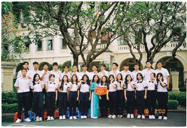 Vừa nhận học bổng chính phủ, nữ sinh TP.HCM san sẻ ngay cho đồng bào vùng lũ - Ảnh 5.